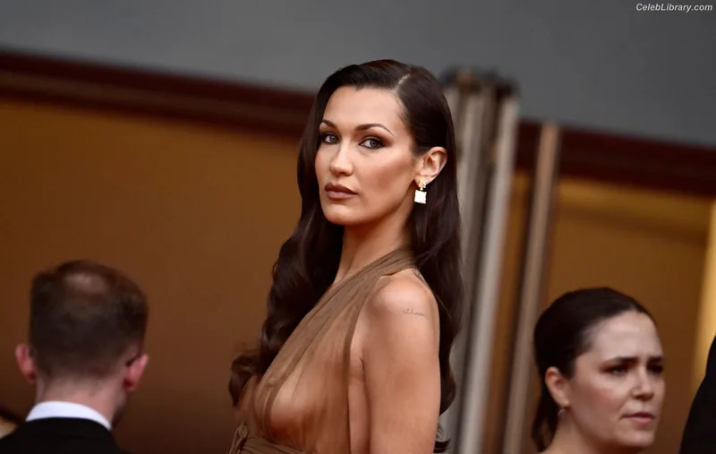 Bella Hadid photo 3 of 1874