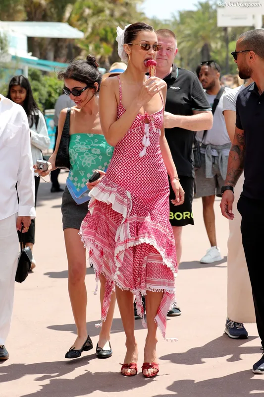 Bella Hadid photo 2 of 1874