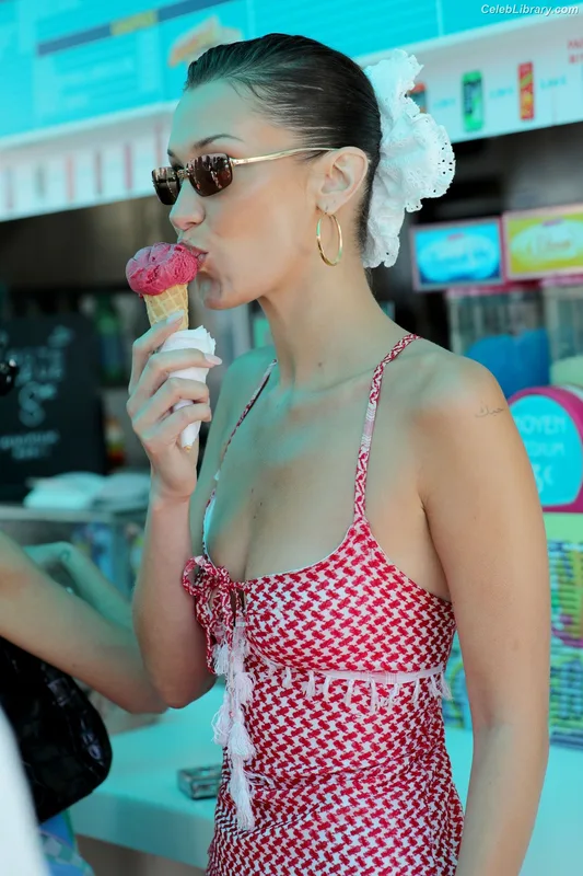 Bella Hadid photo 9 of 1874