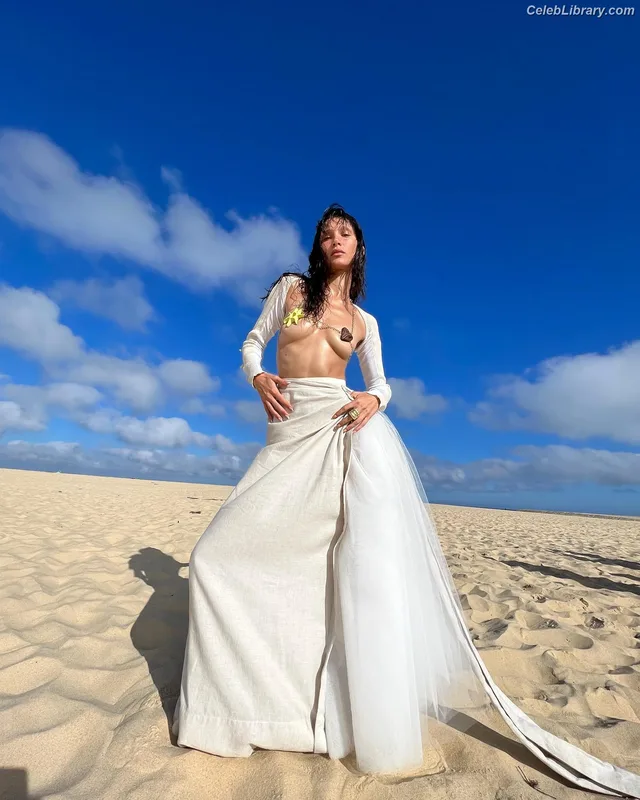 Bella Hadid photo 15 of 1874