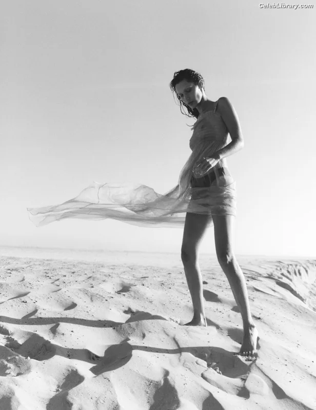 Bella Hadid photo 18 of 1874
