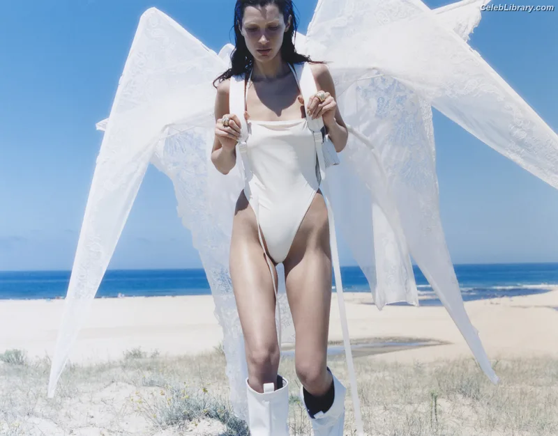 Bella Hadid photo 20 of 1874
