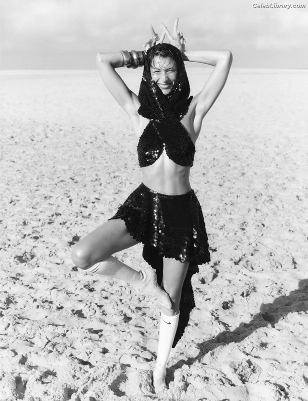 Bella Hadid photo 23 of 1874