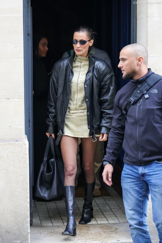 Bella Hadid photo 1 of 1874