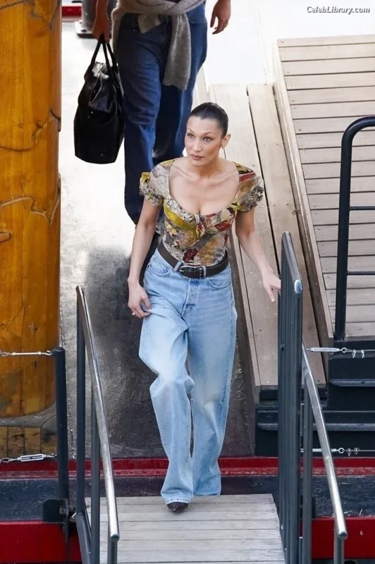 Bella Hadid photo 23 of 1874