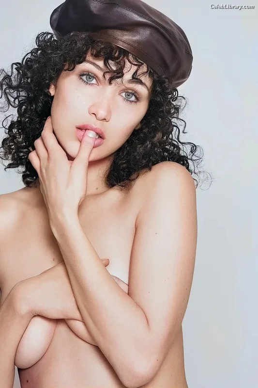 Bella Hadid photo 8 of 1874