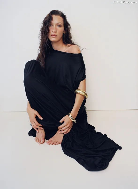 Bella Hadid photo 13 of 1874