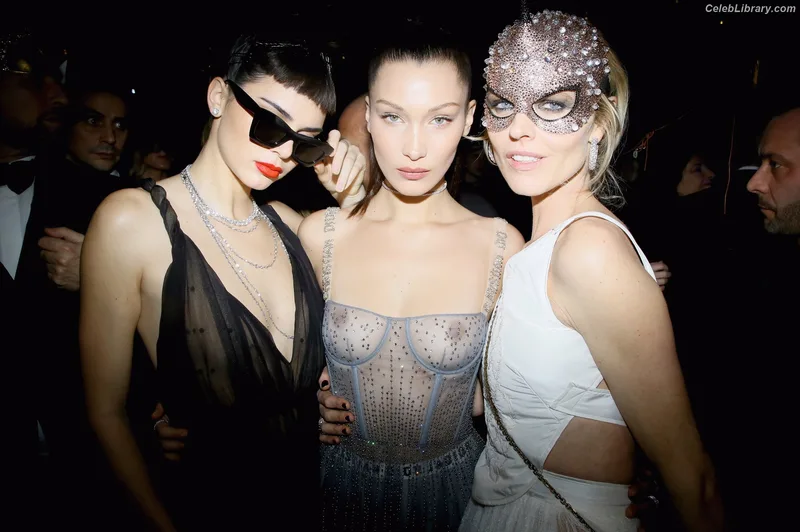 Bella Hadid photo 21 of 1874
