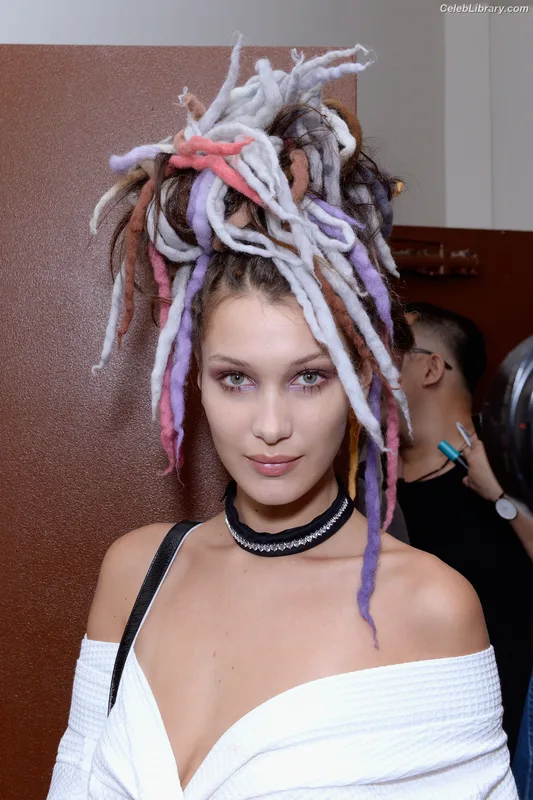 Bella Hadid photo 24 of 1874