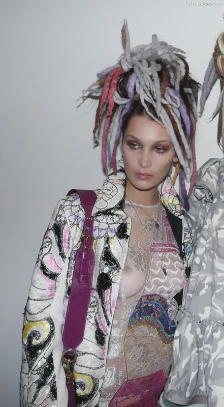 Bella Hadid photo 4 of 1874