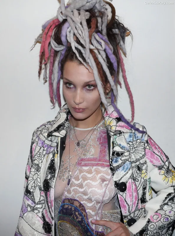 Bella Hadid photo 6 of 1874
