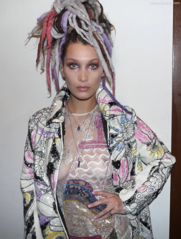 Bella Hadid photo 7 of 1874