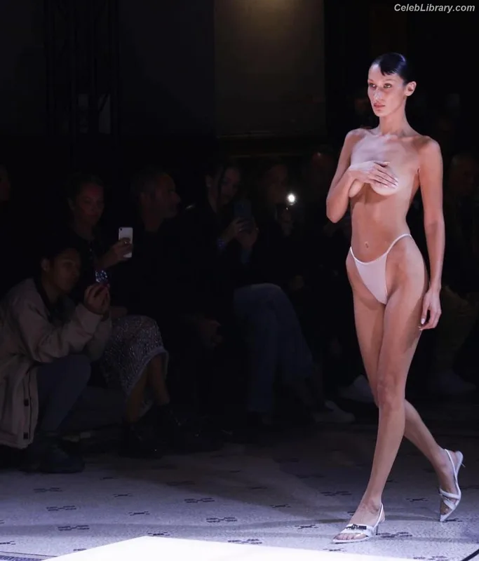 Bella Hadid photo 8 of 1874