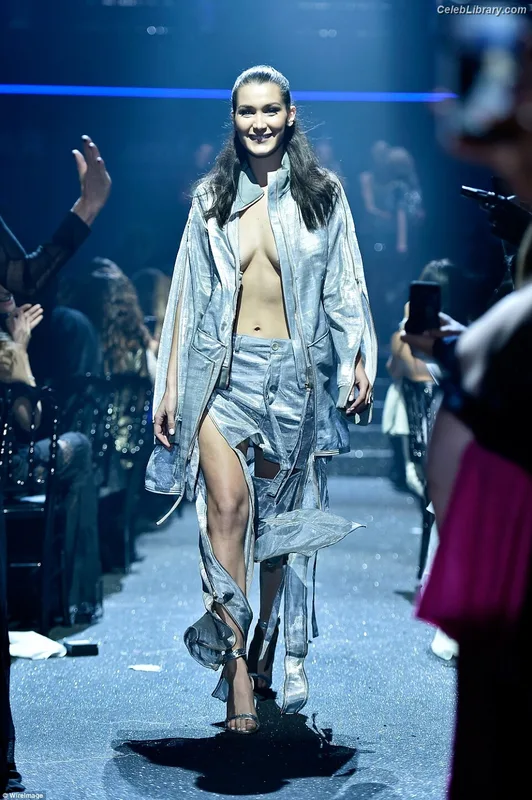 Bella Hadid photo 10 of 1874