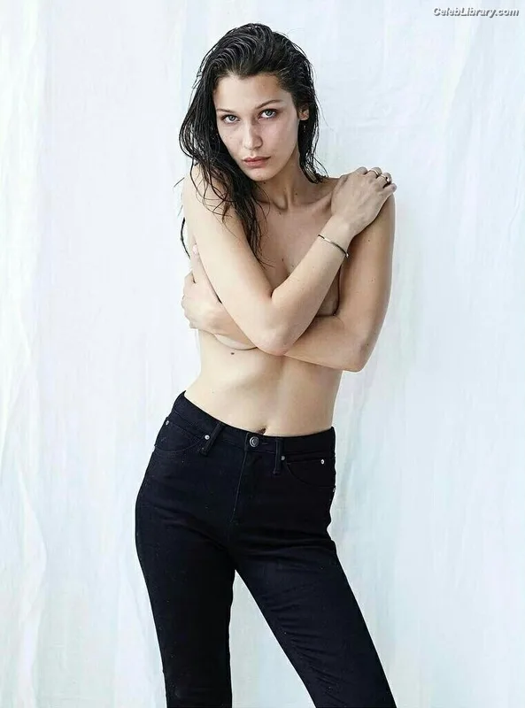 Bella Hadid photo 2 of 1874