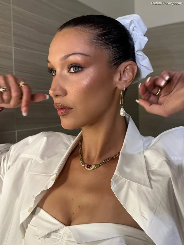 Bella Hadid photo 9 of 1874
