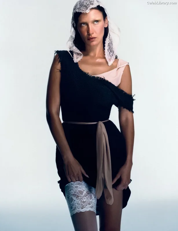 Bella Hadid photo 20 of 1874