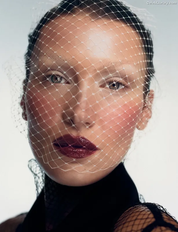 Bella Hadid photo 1 of 1874