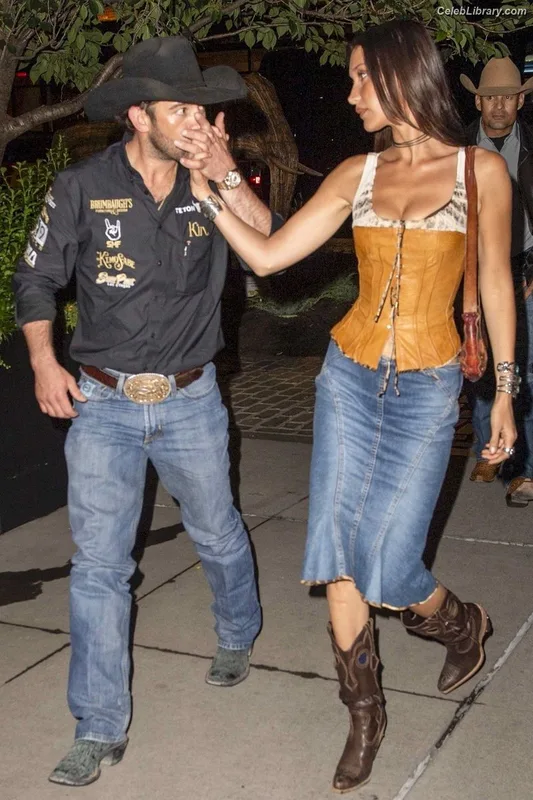 Bella Hadid photo 8 of 1874