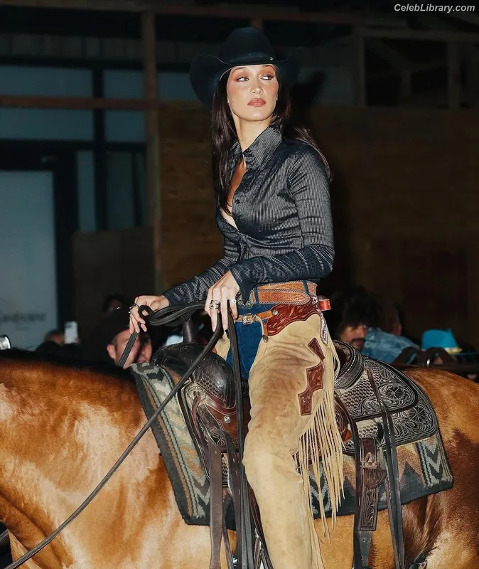 Bella Hadid photo 14 of 1874