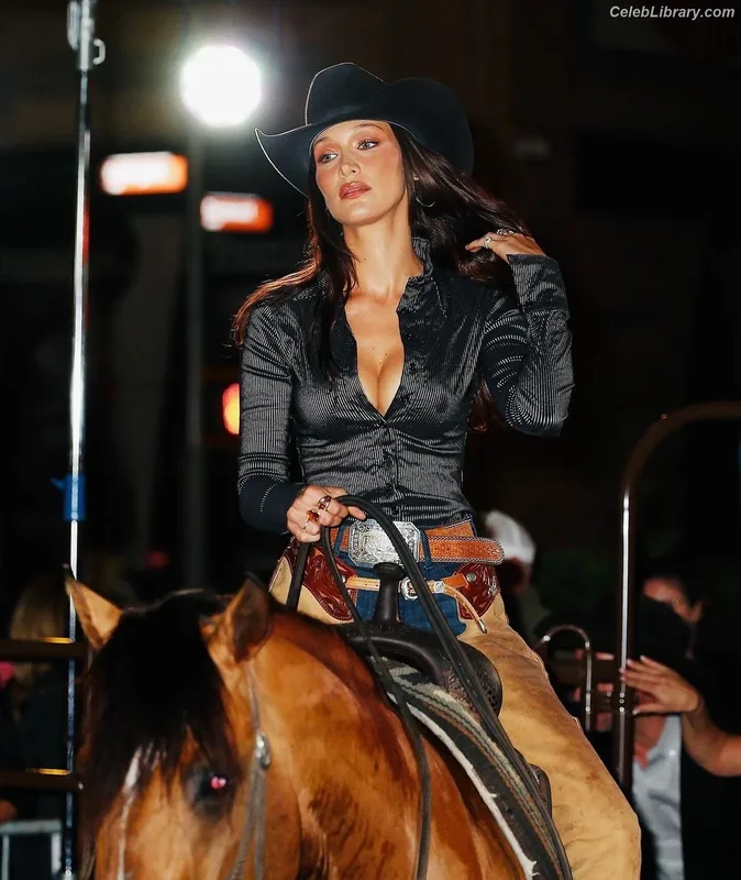 Bella Hadid photo 15 of 1874