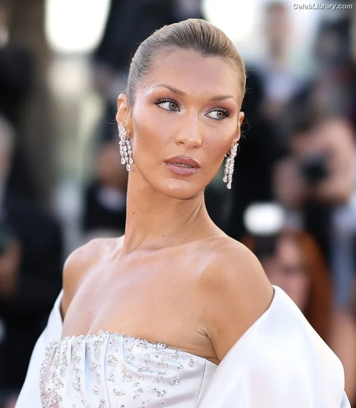 Bella Hadid photo 19 of 1874