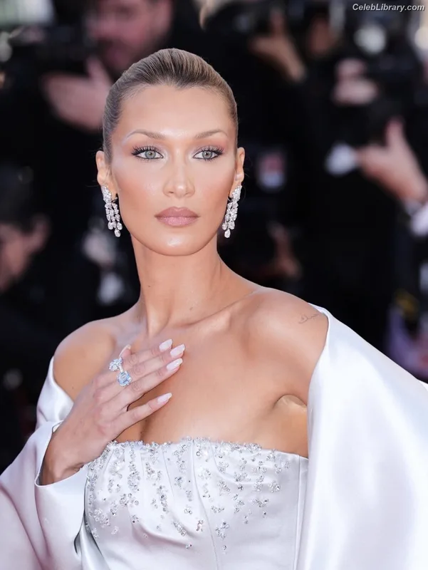 Bella Hadid photo 21 of 1874