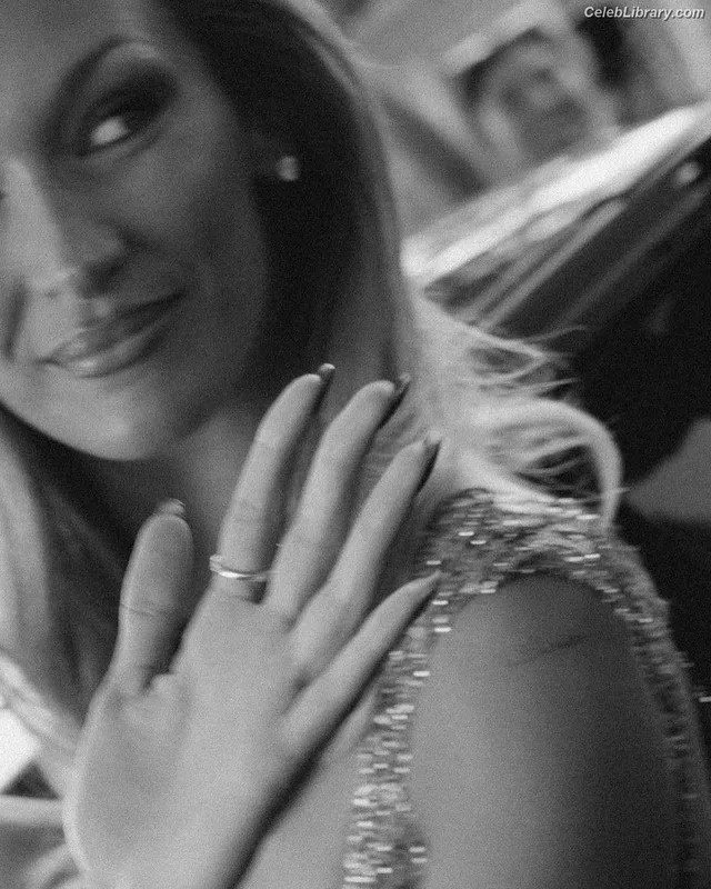 Bella Hadid photo 8 of 1874