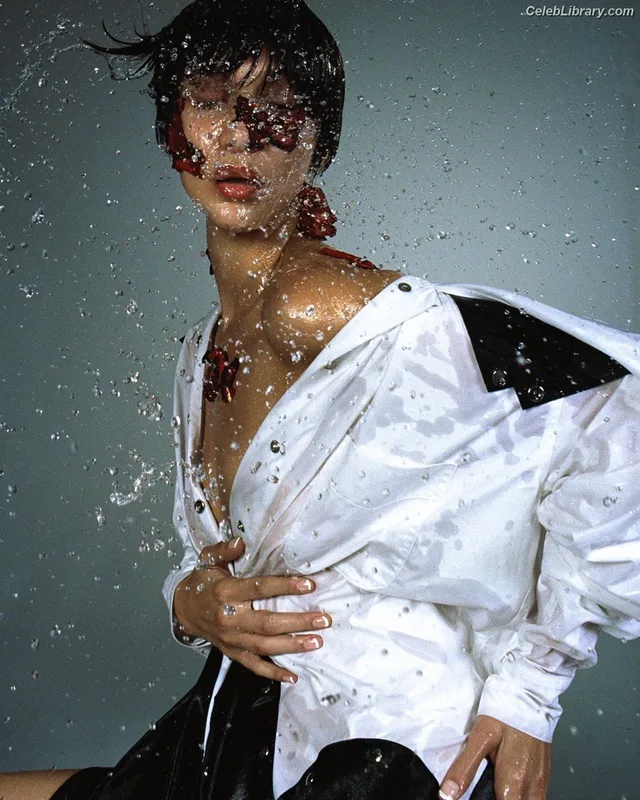 Bella Hadid photo 24 of 1874