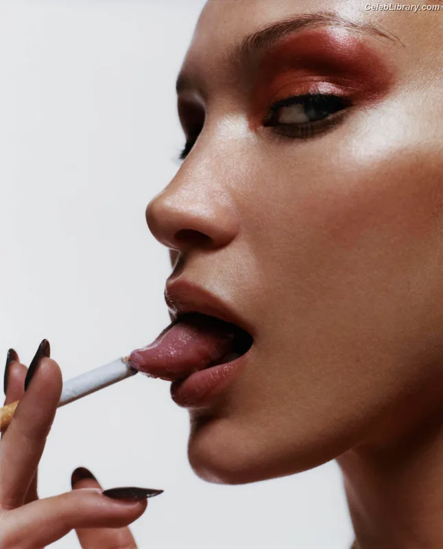 Bella Hadid photo 1 of 1874