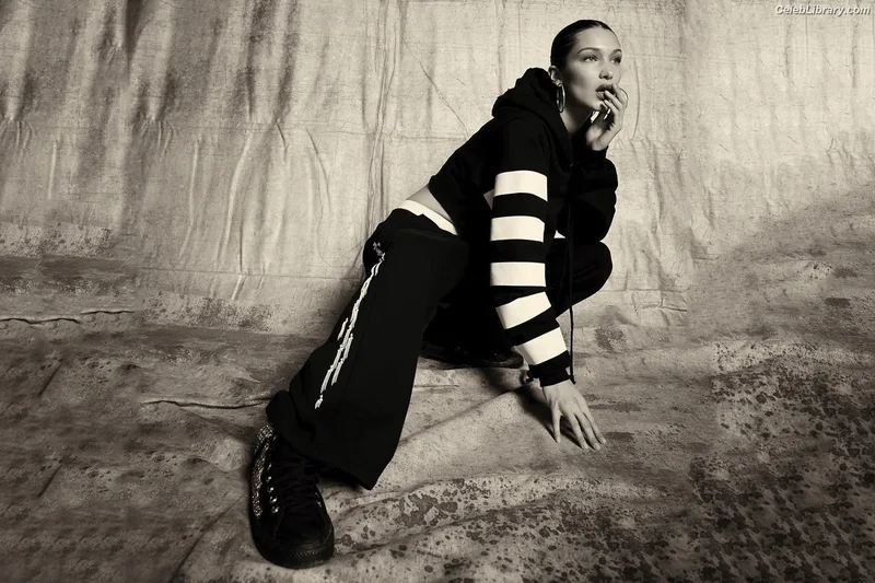 Bella Hadid photo 23 of 1874