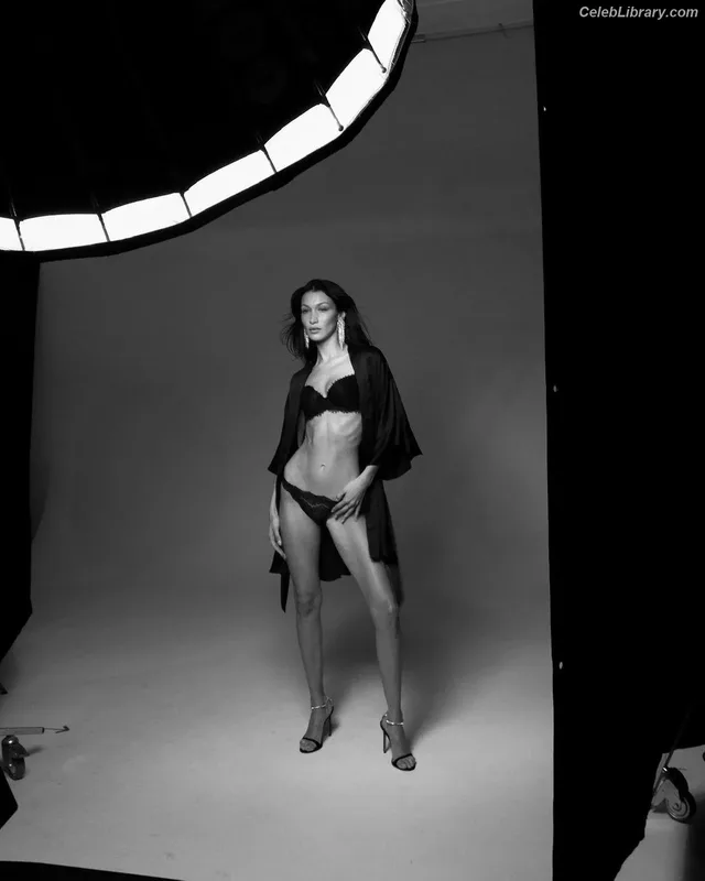 Bella Hadid photo 23 of 1874