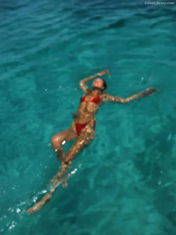 Bella Hadid photo 18 of 1874