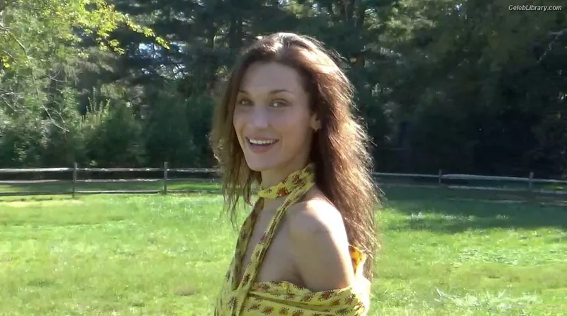 Bella Hadid photo 11 of 1874