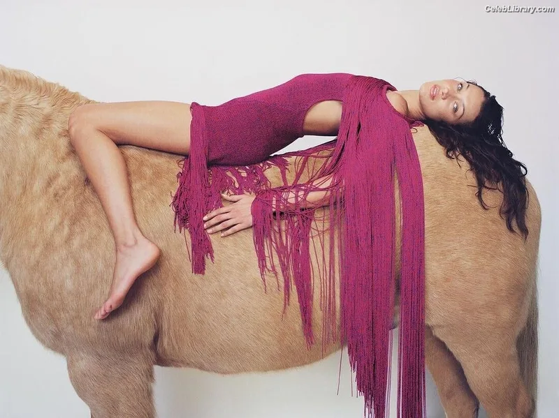 Bella Hadid photo 22 of 1874