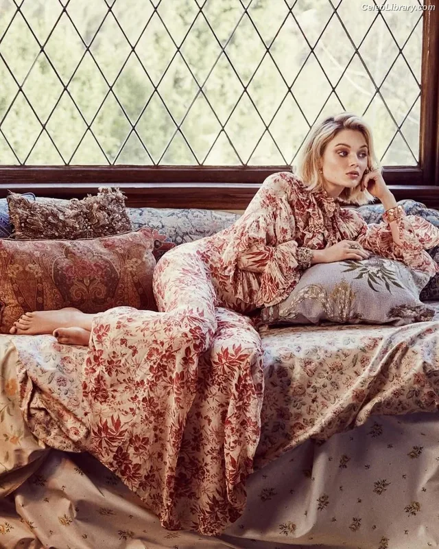 Bella Heathcote photo 3 of 33