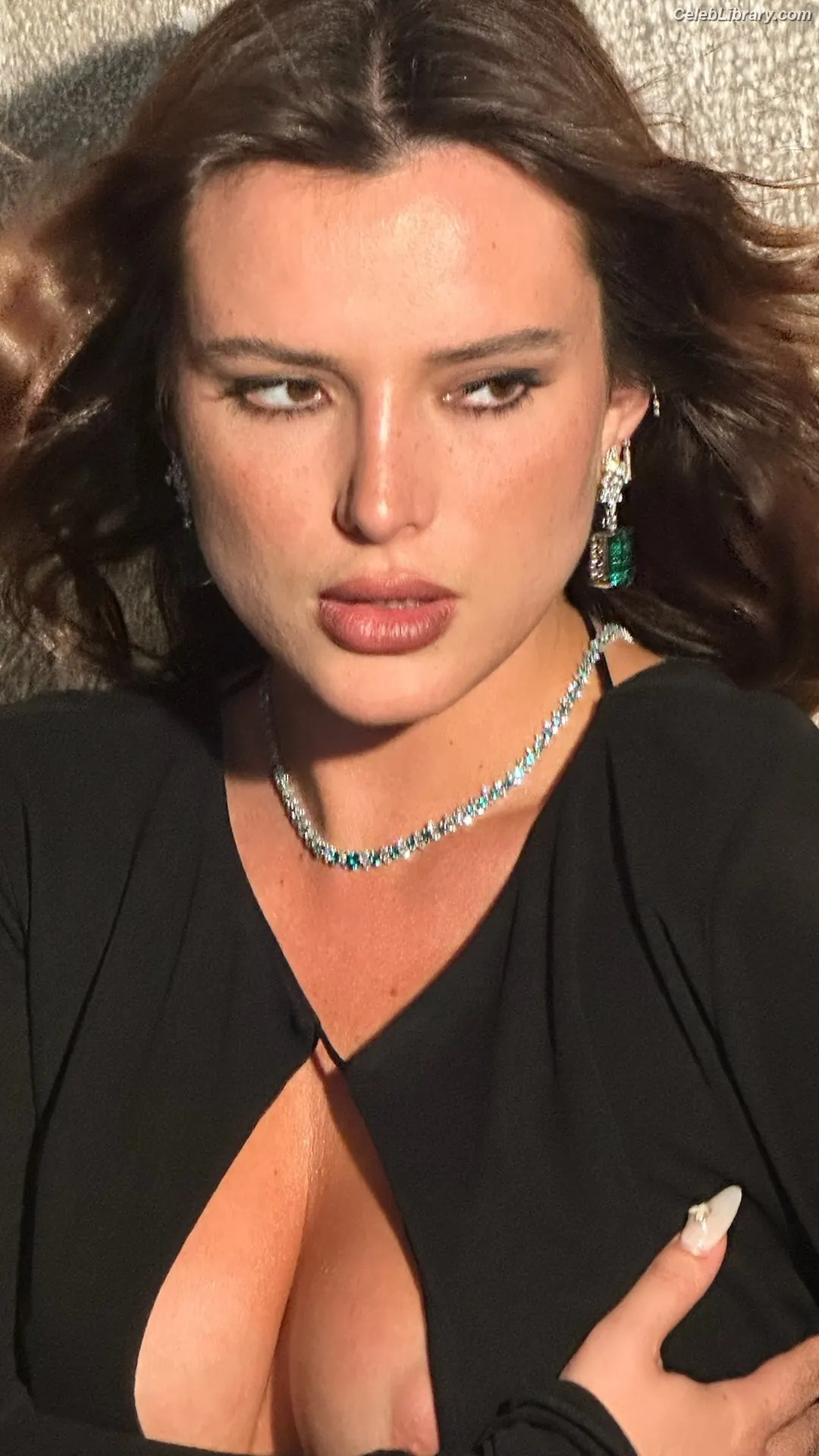 Bella Thorne photo 11 of 3689
