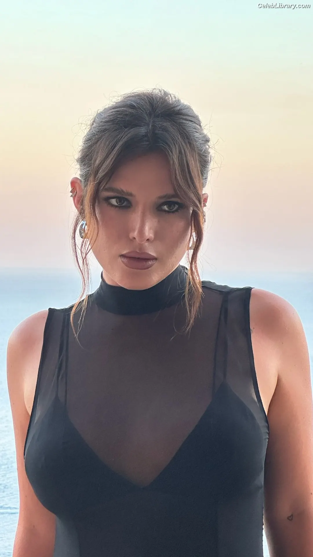 Bella Thorne photo 4 of 3689