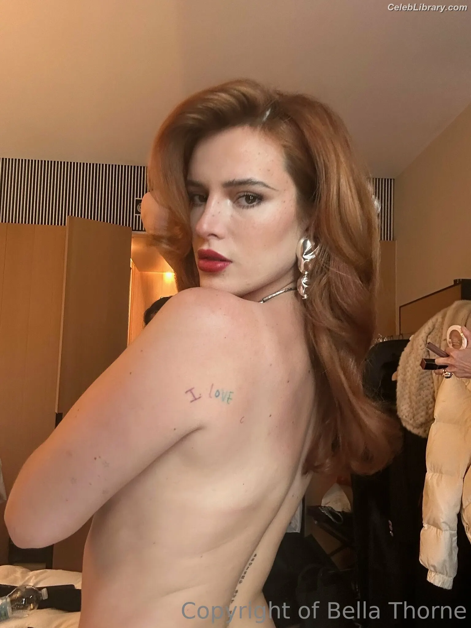 Bella Thorne photo 12 of 3689