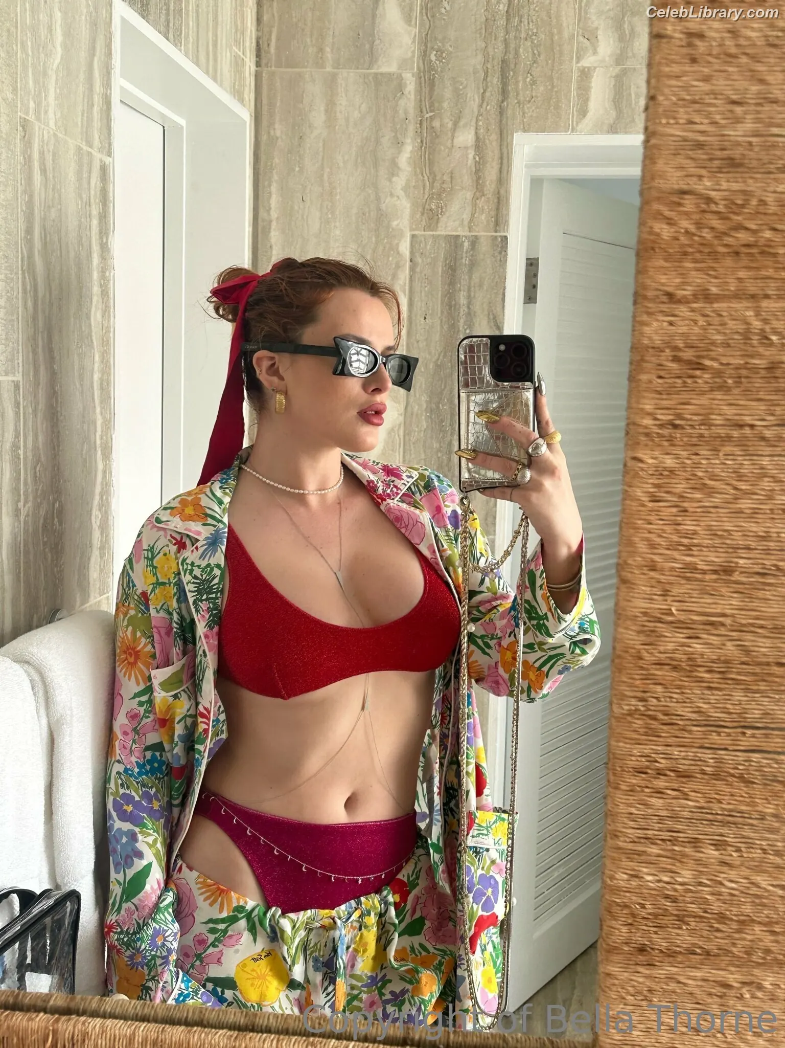 Bella Thorne photo 5 of 3689