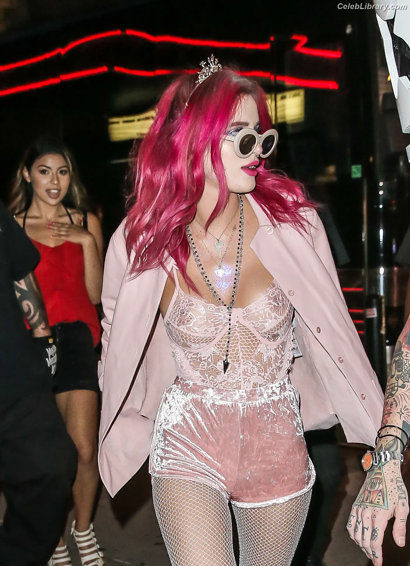 Bella Thorne photo 10 of 3689