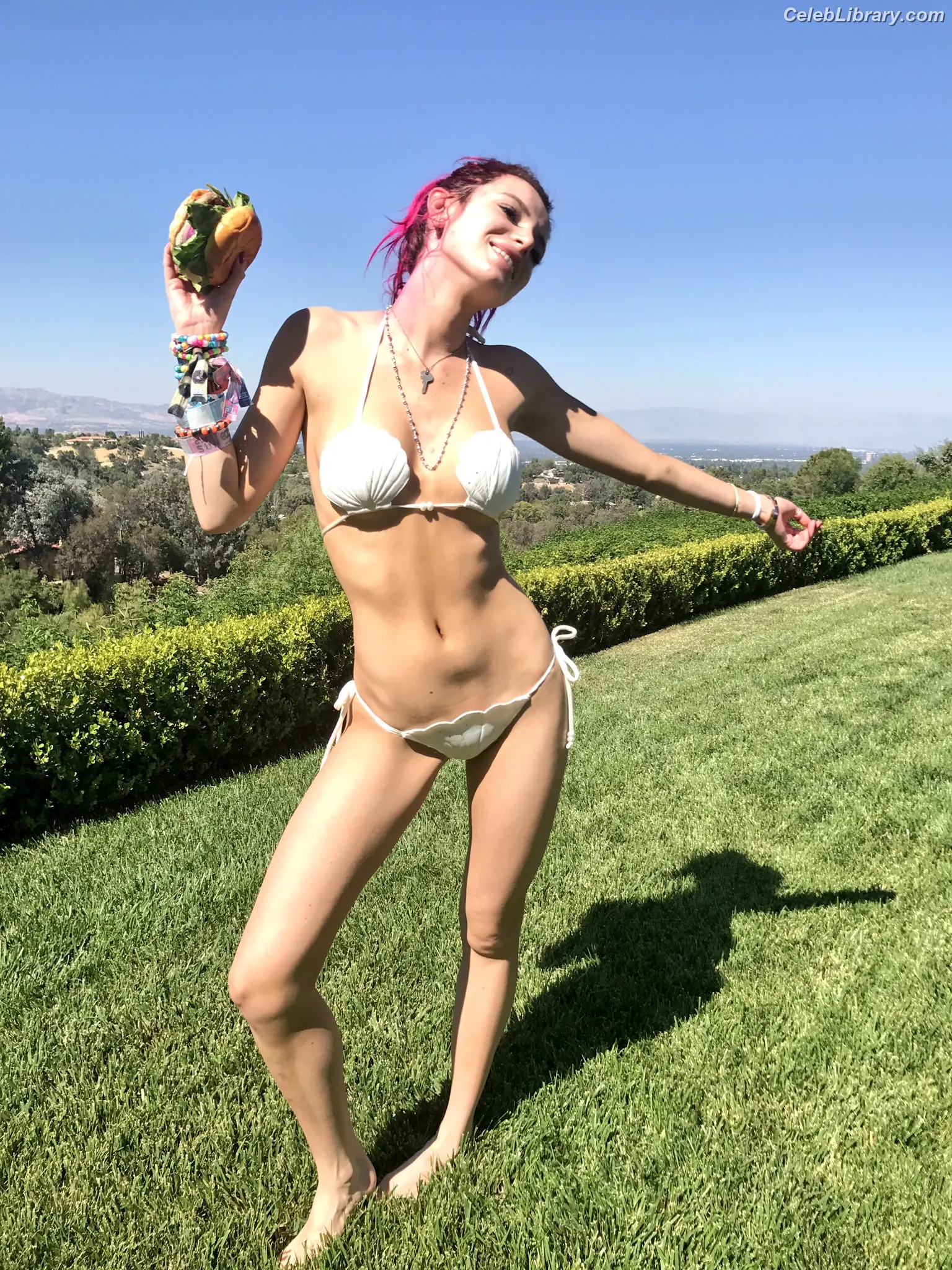 Bella Thorne photo 13 of 3689
