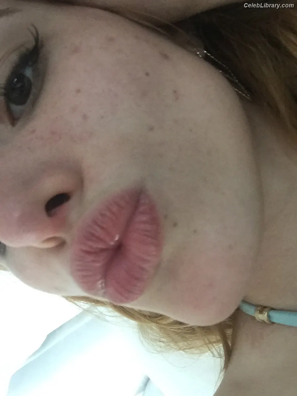 Bella Thorne photo 18 of 3689