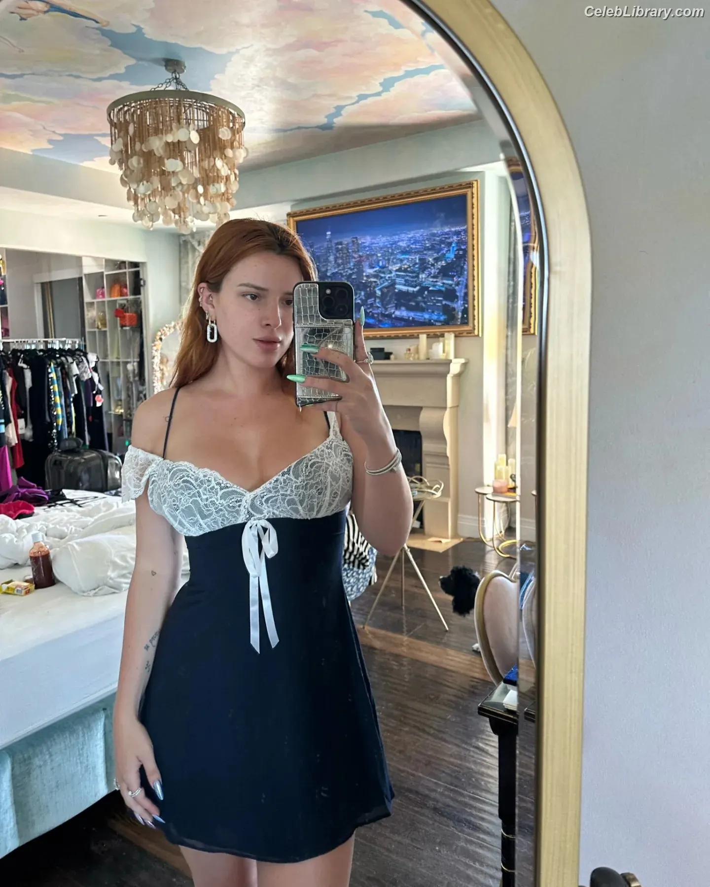 Bella Thorne photo 23 of 3689