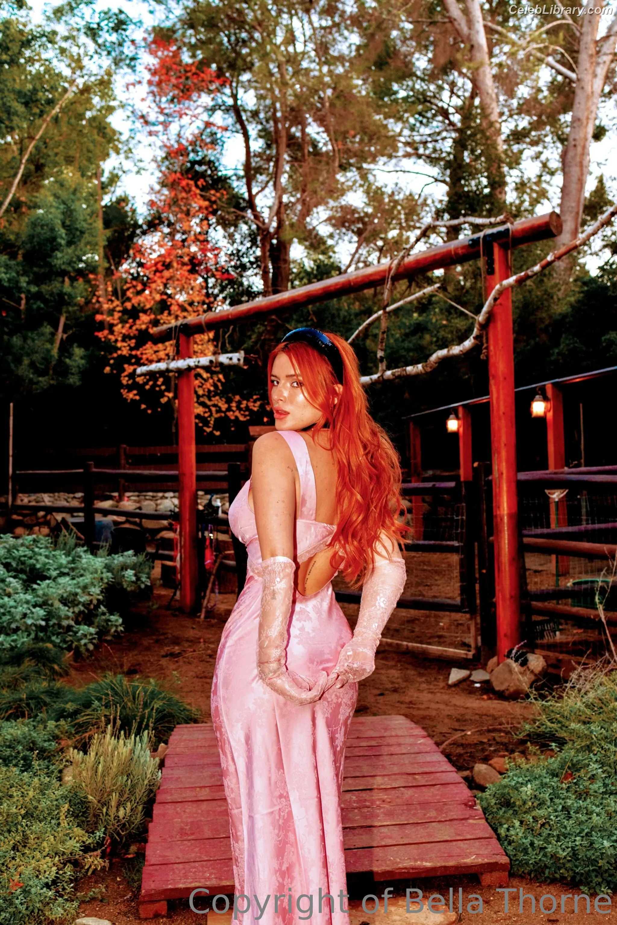 Bella Thorne photo 15 of 3689