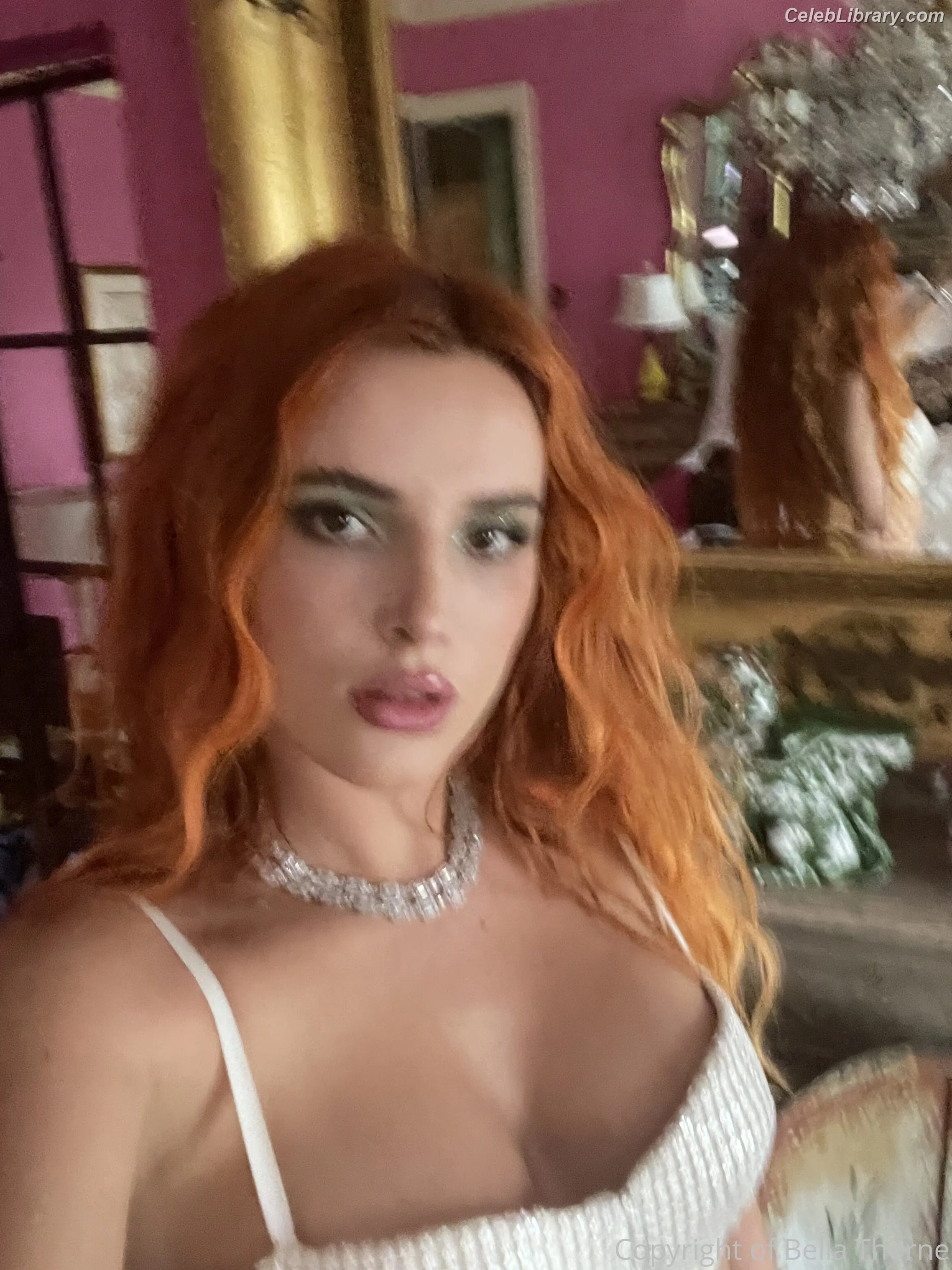 Bella Thorne photo 23 of 3689