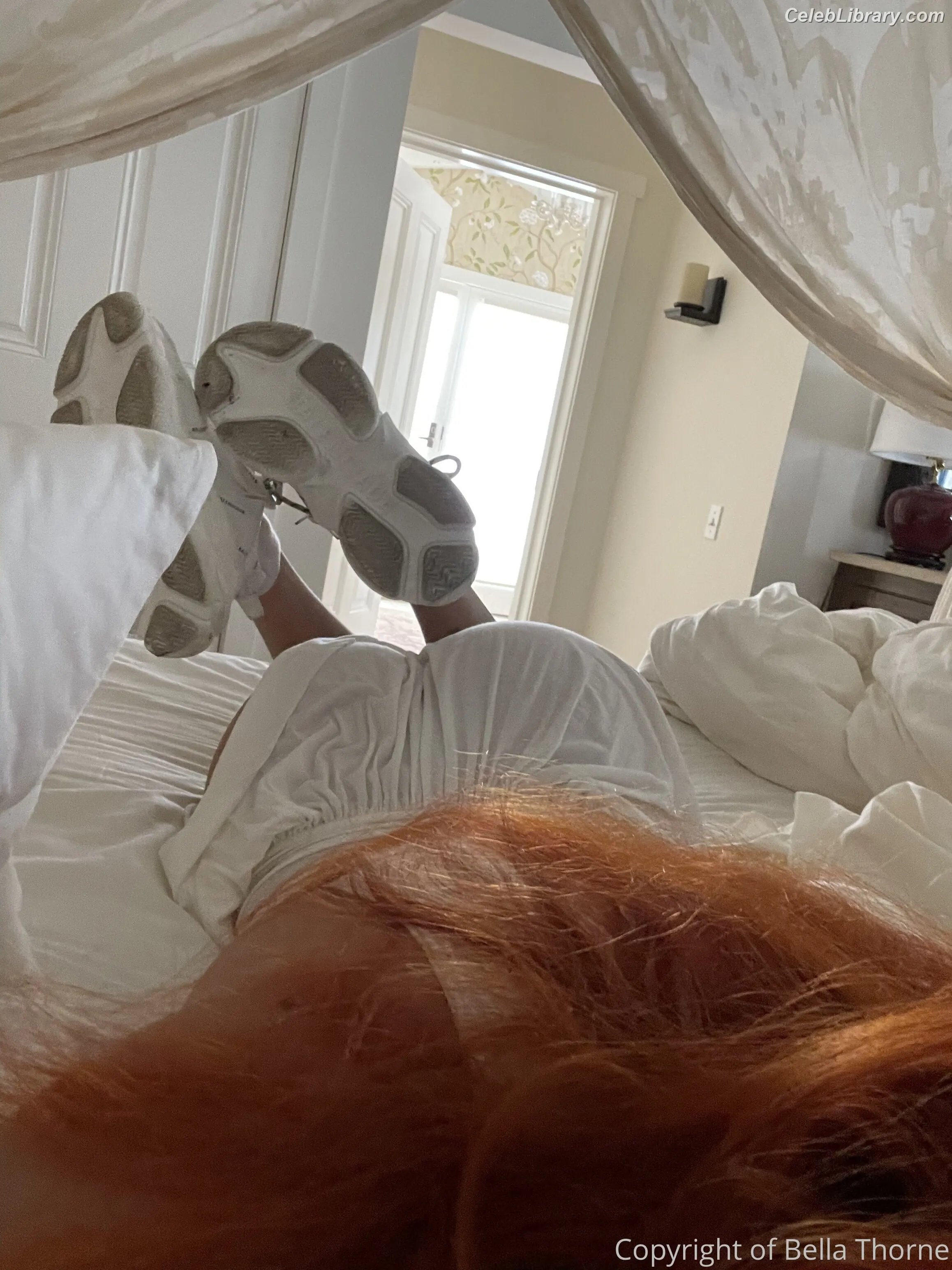 Bella Thorne photo 7 of 3689