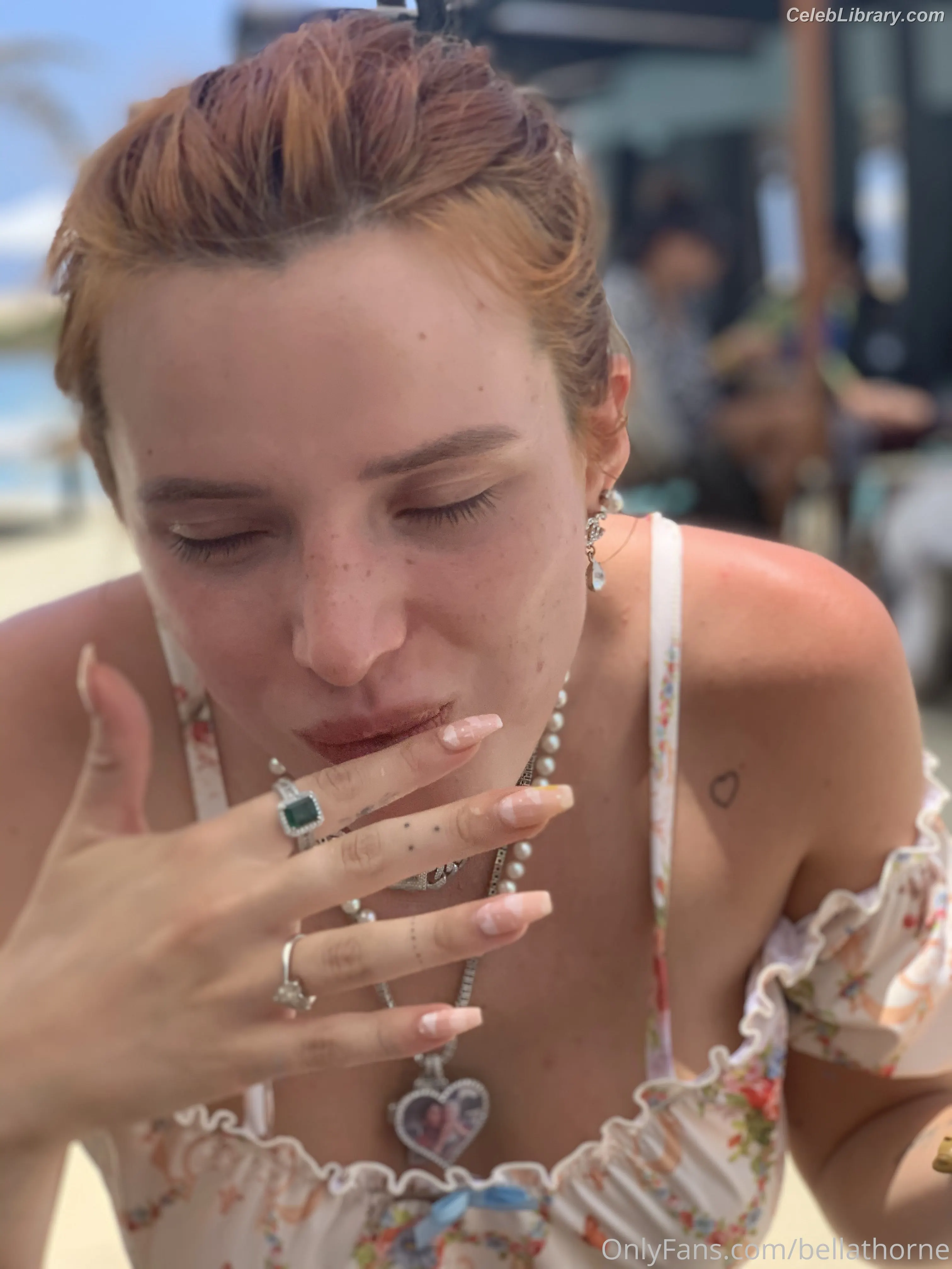Bella Thorne photo 23 of 3689