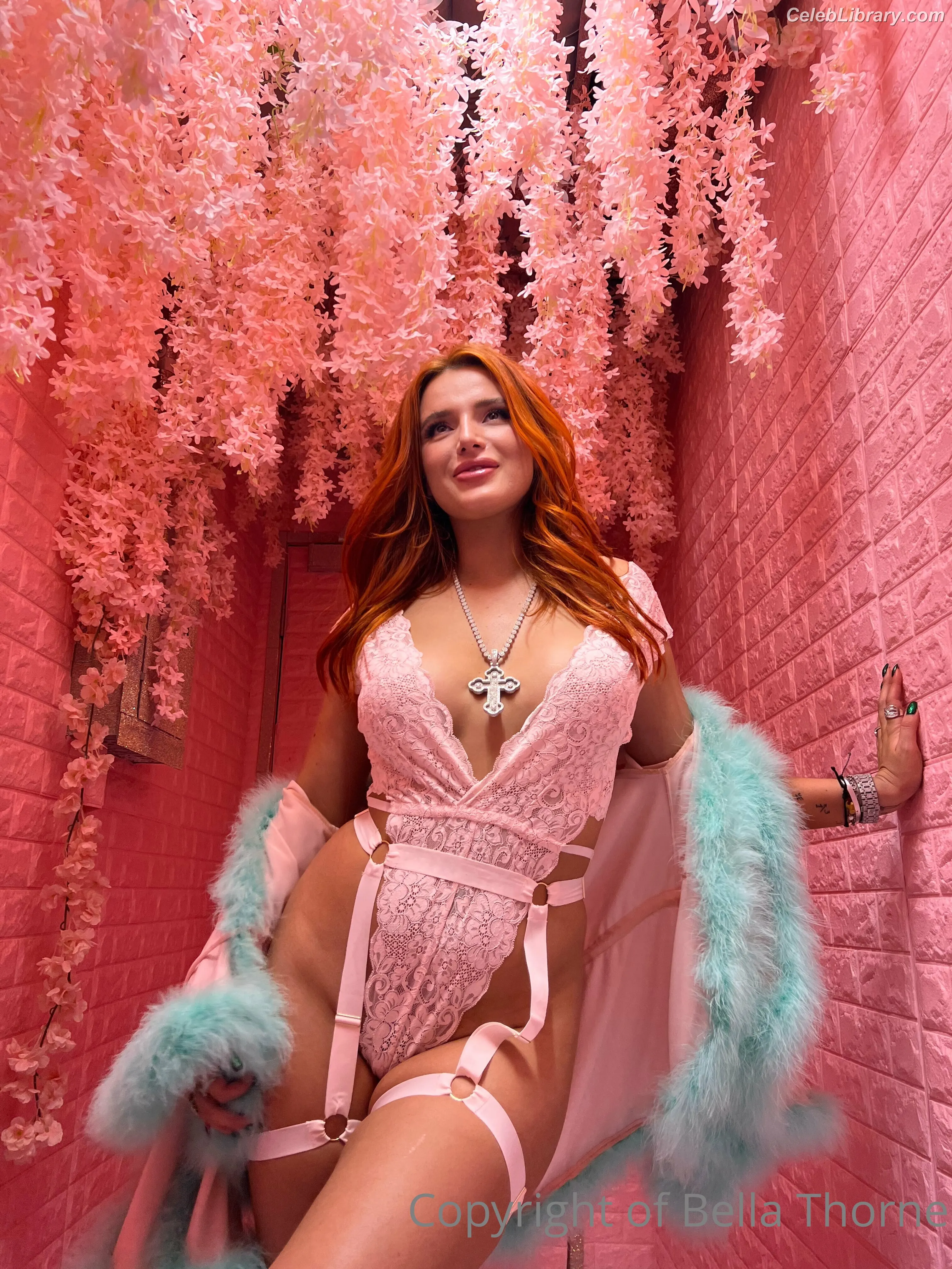 Bella Thorne photo 8 of 3689