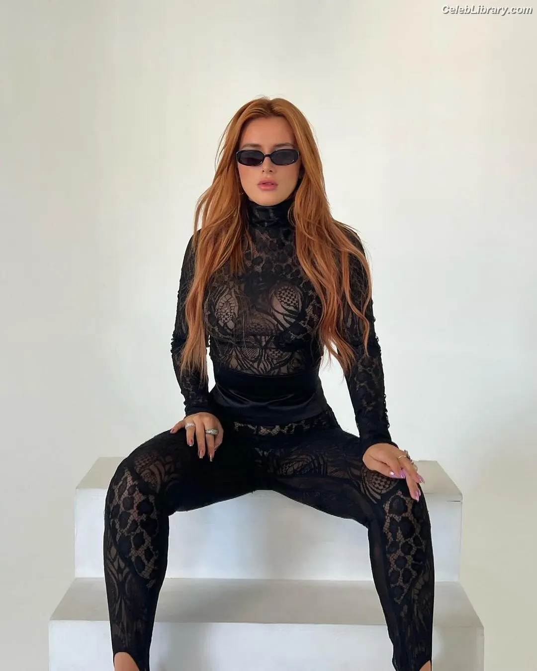 Bella Thorne photo 23 of 3689